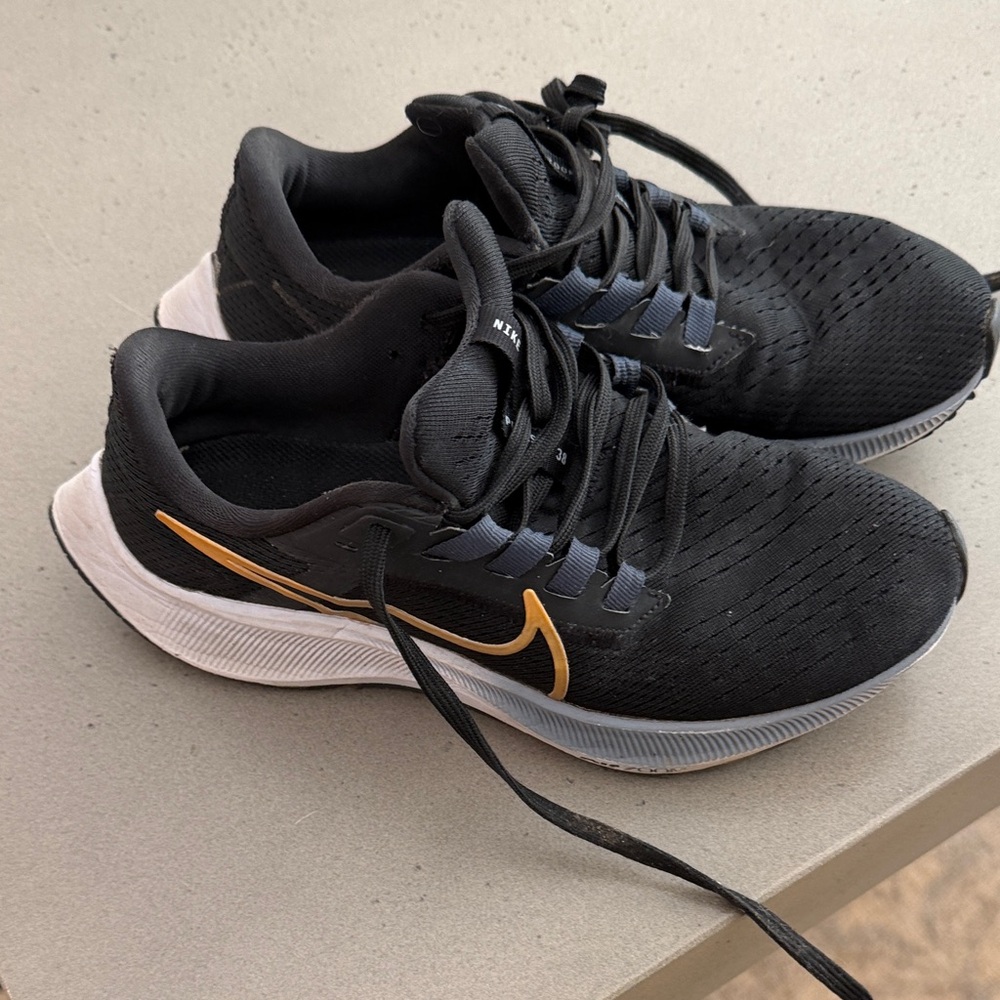 Nike Black and Gold Air Pegasus Zoom Running Shoes. Size 5.5.